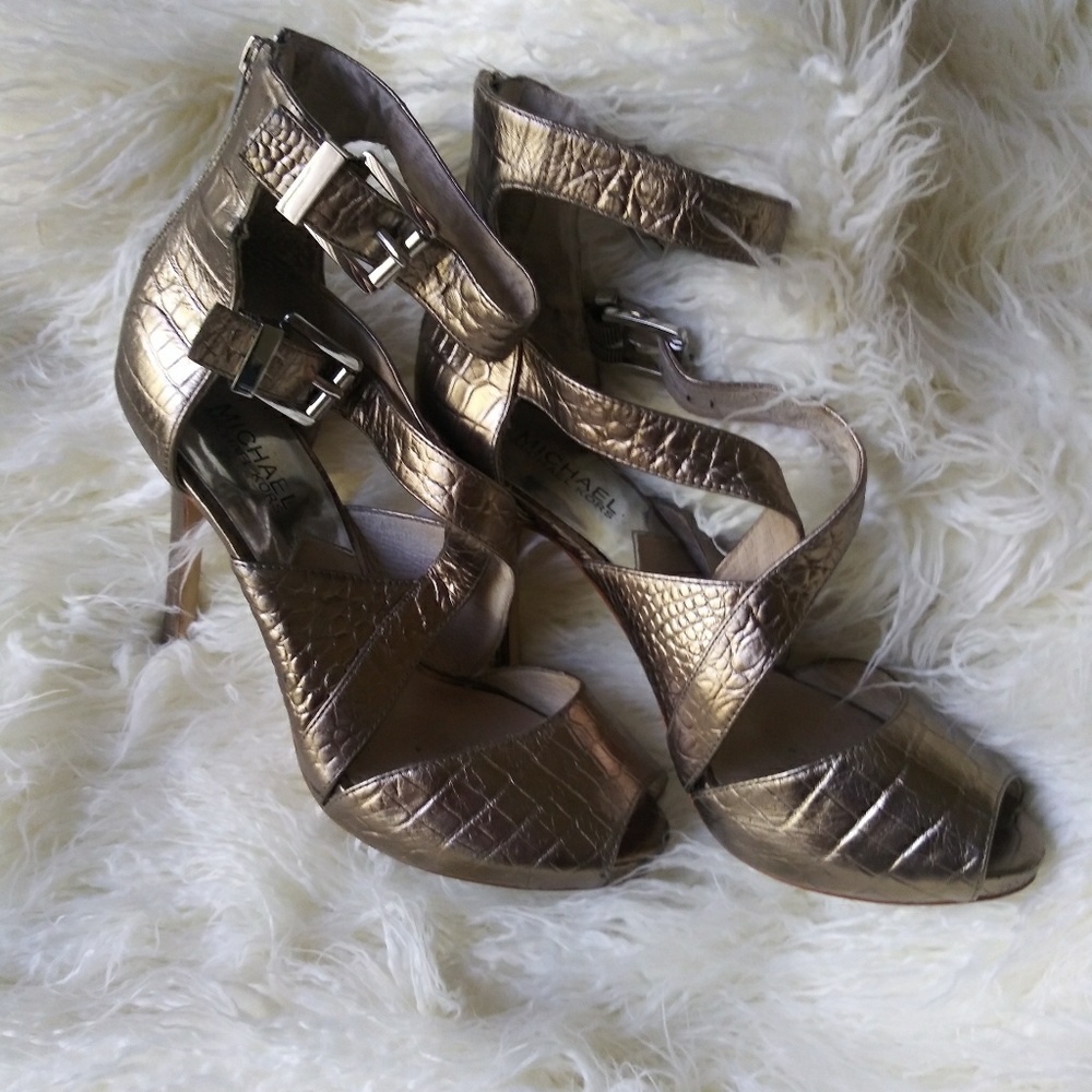 Shoes - Picture 5 of 5